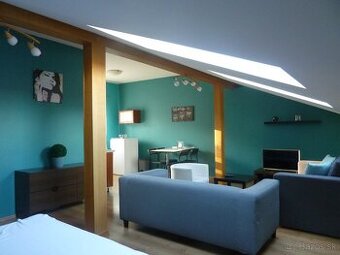 Prenajmem atraktívny 1 izbový byt v centre Kežmarku