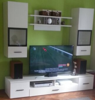 Moderná obývacia stena