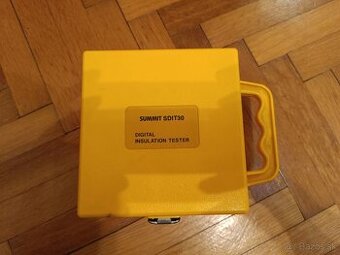 Summit SDIT30 – merač izolačného odporu (megger)