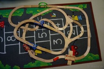 Drevená železnica s vláčikmi