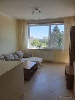 Prenajmeme 2-izbový byt na Sliačskej ul.