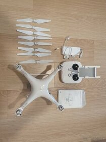 Dron DJI Phantom 4 Advanced - 1