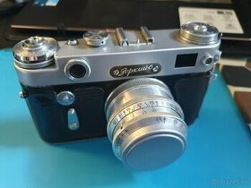 Dobový ruský fotoaparát Zorki 6