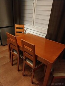 Kuchynský stôl a stoličky