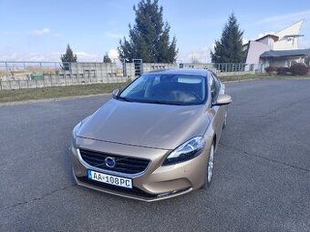 Volvo V40 T4 benzín