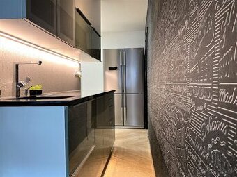 Komplet zariadený 3-izbový byt centrum-na skok od Bulváru