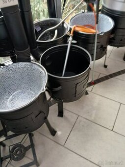 Kotlík a kotlina na varenie guláša