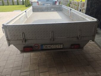 Dvojnapravovy prívesný vozik