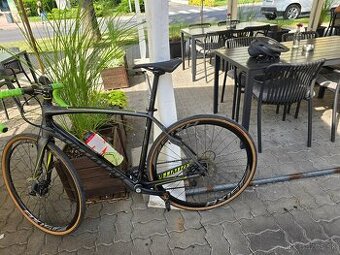 Karbónový fitness / ľahký gravel bicykel Specialized Sirrus