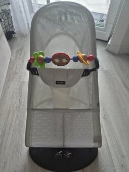 Lehátko Babybjorn s originál hračkou