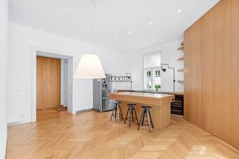 -PRENAJOM Elegantný 5 izbový dom v Starom meste, Bratislava