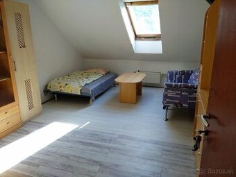 Prenájom nepriechodnej izby v dome