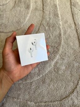 Apple AirPods 4