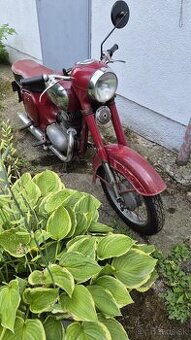 Jawa 250 kyvačka