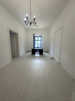 Na prenájom kancelária v centre mesta, 50M2
