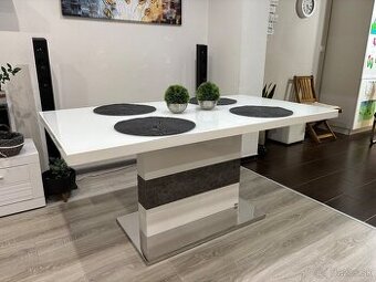 Jedálensky stôl rozkladací