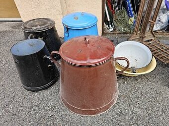 Staré smaltované nádoby na ďalšiu tvorbu.