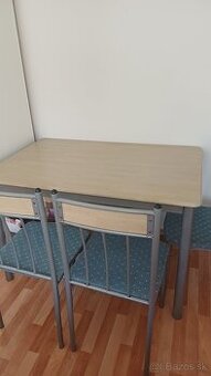 Kuchynsky stôl stolicky