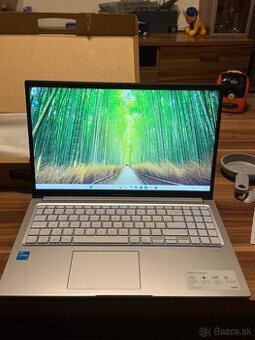 ASUS Vivobook X1504VA-NJ2496W