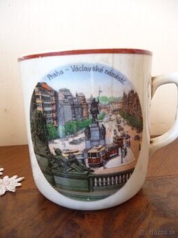 Hrnčeky s motívmi Praha, a Wr. Neustadt. ,Pieštany Užhorot K