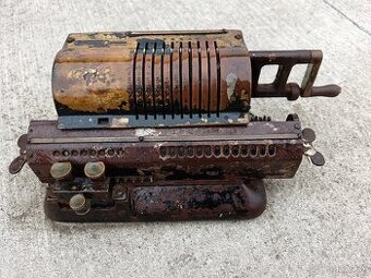 Predám mechanickú kalkulačku