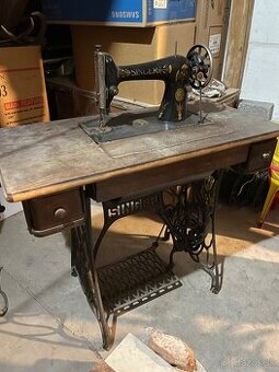 Predám šijací stroj Singer