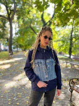 Upcyklovaná dámska bunda s riflovou bundou