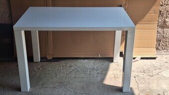 Nový jedálenský stôl - menšie poškodenie