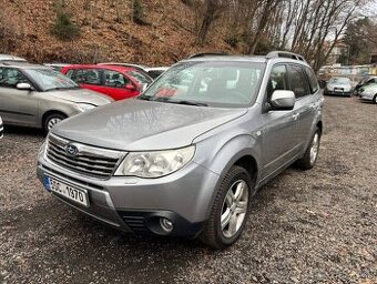 Subaru Forester 2.0i 110kW 4x4 automat klima tempomat 164tkm