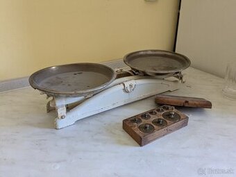 Predám staré váhy so závažím