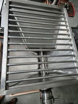 Mlynček na mäso JR-100 Masiarský vlček rezačka masa