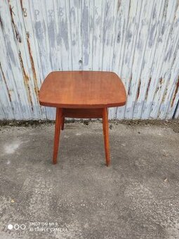 Predam starozitny stolik