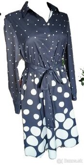 Modrobiele bodkované šaty