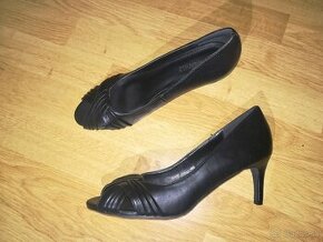 Nové čierne dámske sandálky