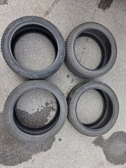 Predám pneumatiky 225/45 R18 zimné dunlop