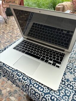 Predám MacBook Air 13” (2017) – vo výbornom stave