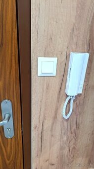 Domáci telefón vrátnik Tesla