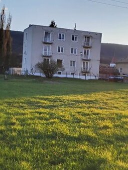 Zariadený 3-izbový byt so záhradou v srdci prirody