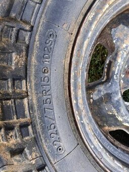 Predam na suzuki samurai disky plus gumy T3