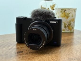 Predám Sony ZV-1 – top stav + 32GB pamäťová karta
