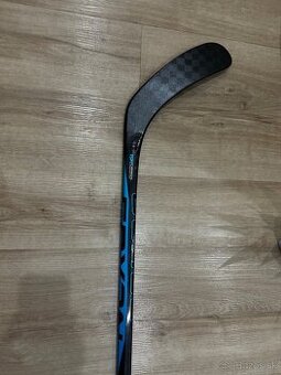 ✅HOKEJKA - BAUER NEXUS E4 ako SYNC - P92 - 77 FLEX - 162 CM✅