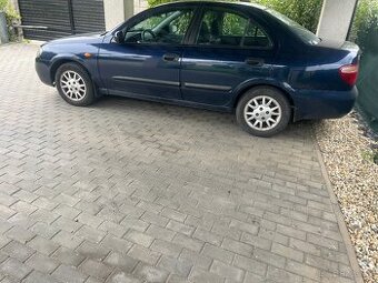 Nissan almera AA sedan benzín