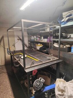 Železná konštrukcia na stôl