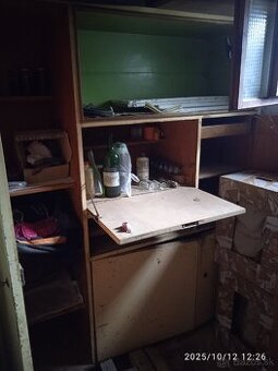 Predám kredenc starozitnost.