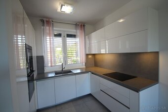 NOVOSTAVBA - Rodinný dom - Hôrka nad Váhom