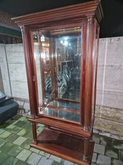 28 - Predám starožitnú vitrína v štýle Altdeutsch