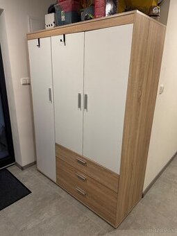 Predám šatníkovú skriňu