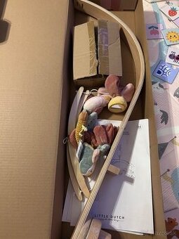 Hudobný kolotoč drevený Kvety a Motyle