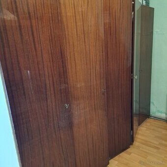 5 dverova retro skriňa + zrkadlo