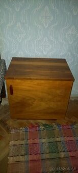 Starožitne nočné stolíky  a toaletka zo zrkadlom